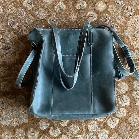 PORTLAND LEATHER CO | Large Lola Zipper Crossbody Tote - Aqua - Picture 4 of 9